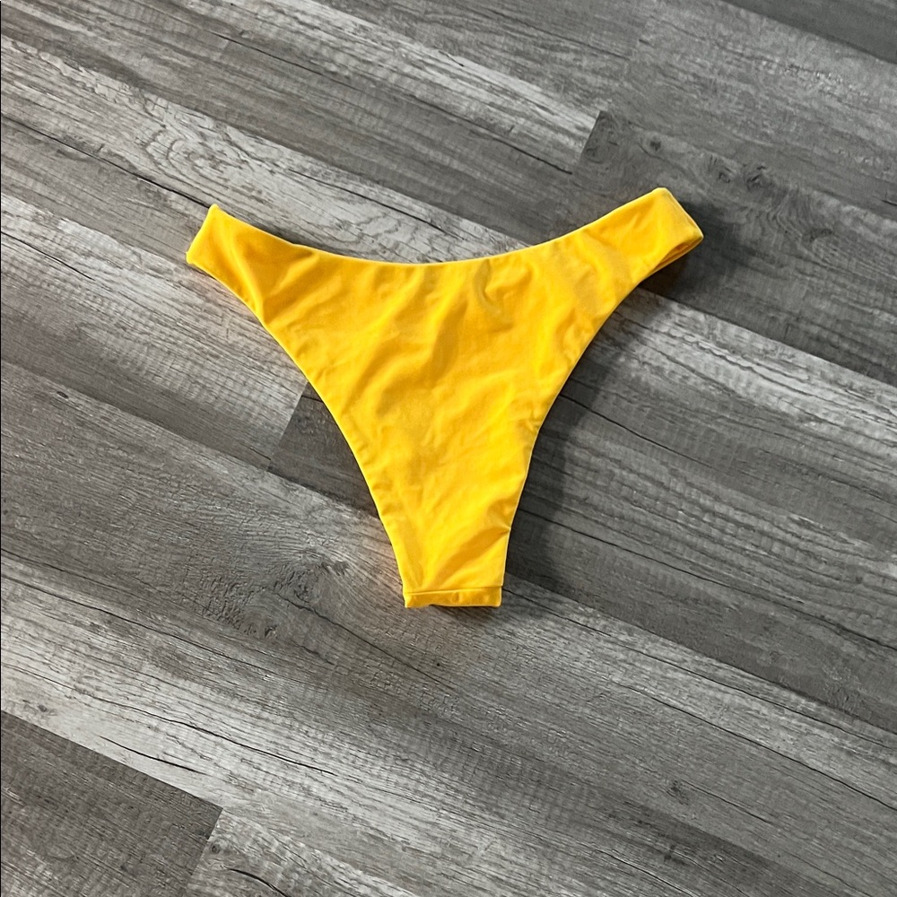 Women’s Yellow Bottoms never worn!